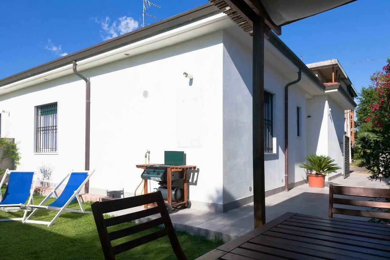 Flora Home Marina Di Carrara Holiday home